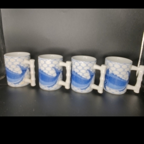 4 Oriental designed coffee cups - Picture 2 of 6